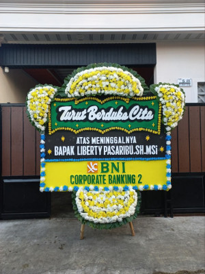 Papan Bunga Duka di Dolo Selatan