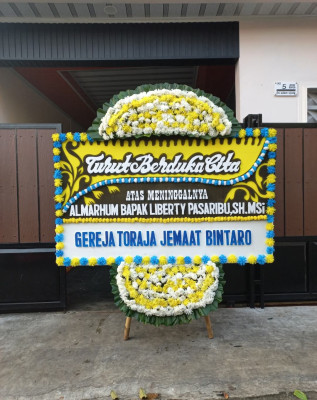 Papan Bunga Duka di Dolo Selatan