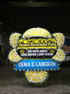 Papan Bunga Duka di Dolo Selatan