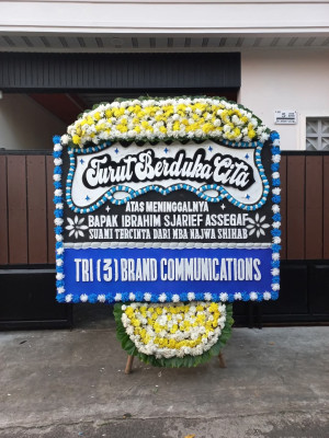Papan Bunga Duka di Dolo Selatan